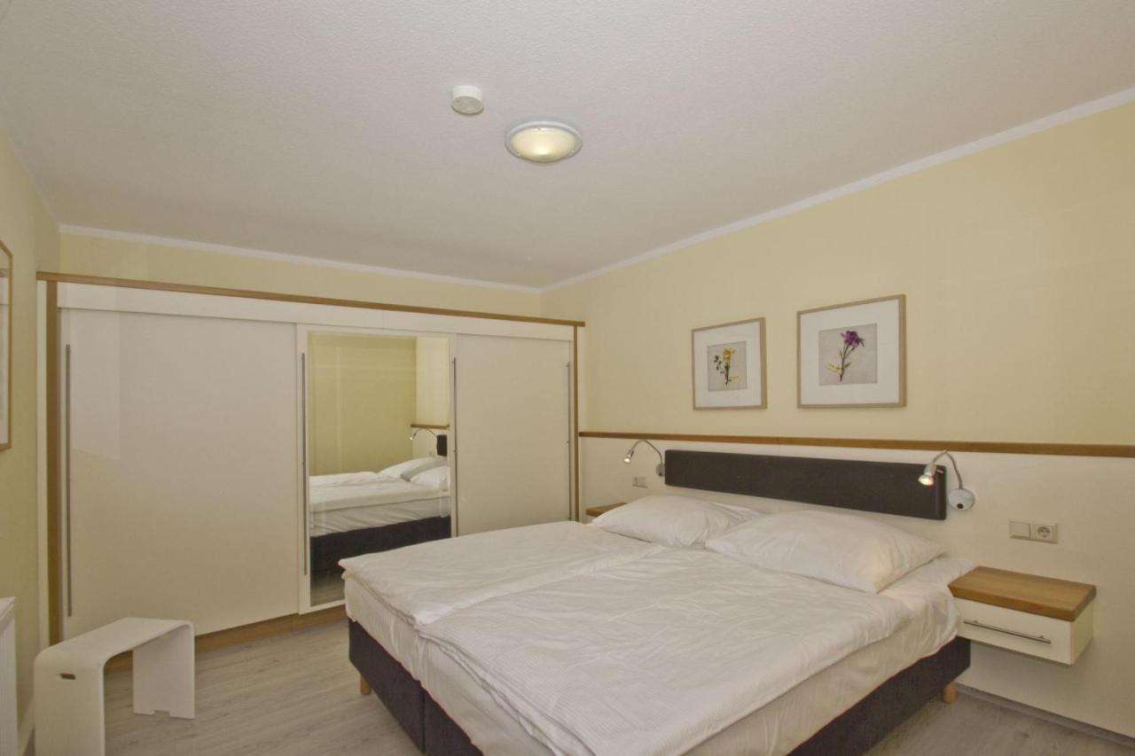 Fewo Mit Terrasse, Gratis Nutzung Vom Ahoi Erlebnisbad Und Sauna In Sellin - Haus Blick Zur See Fewo 13 Гьорен Екстериор снимка