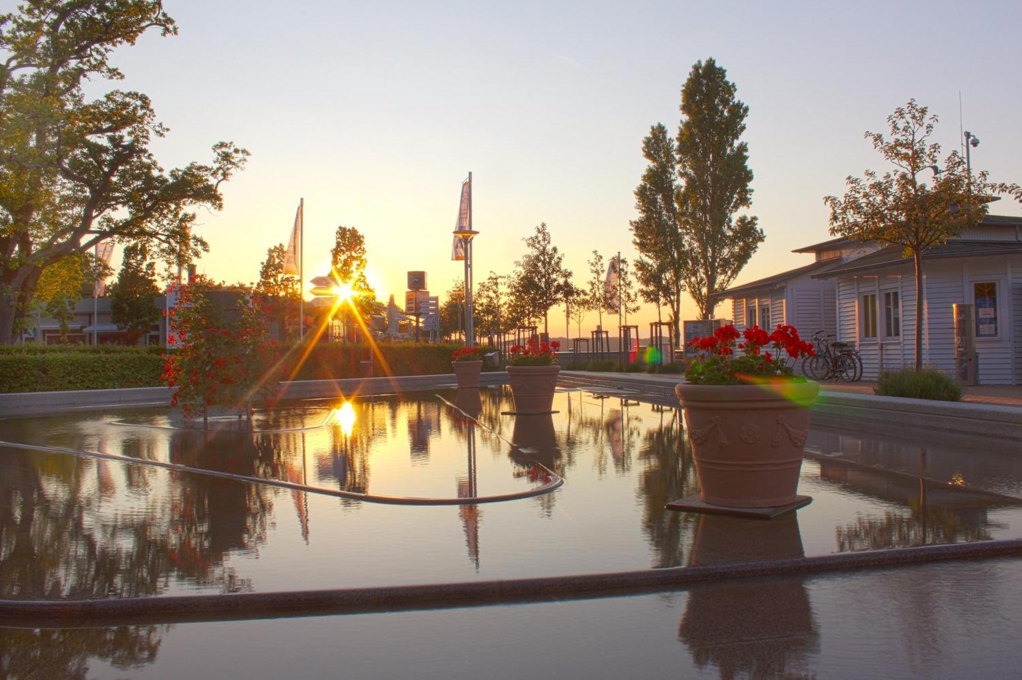 Fewo Mit Terrasse, Gratis Nutzung Vom Ahoi Erlebnisbad Und Sauna In Sellin - Haus Blick Zur See Fewo 13 Гьорен Екстериор снимка